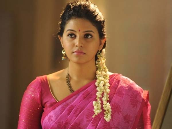 02-1435833354-anjali-ac-600