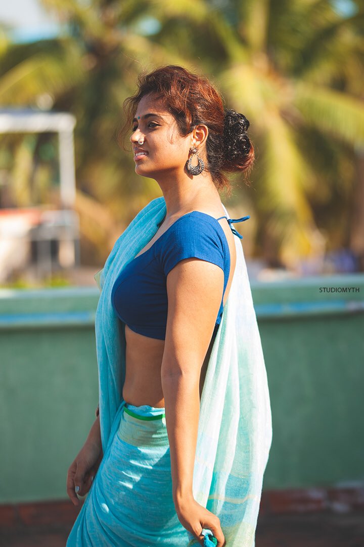 Ramya-Pandian-Hot-in-Saree-1